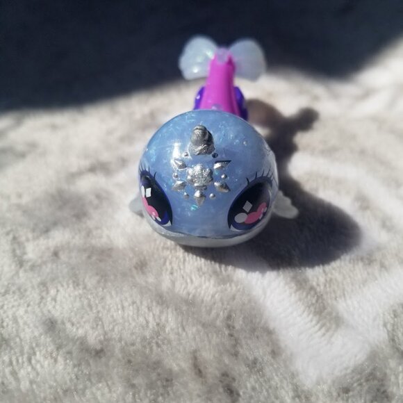Hatchimals Pixie Riders Glider Figure Narwhal Blue Iridescent Glitter - Picture 2 of 6